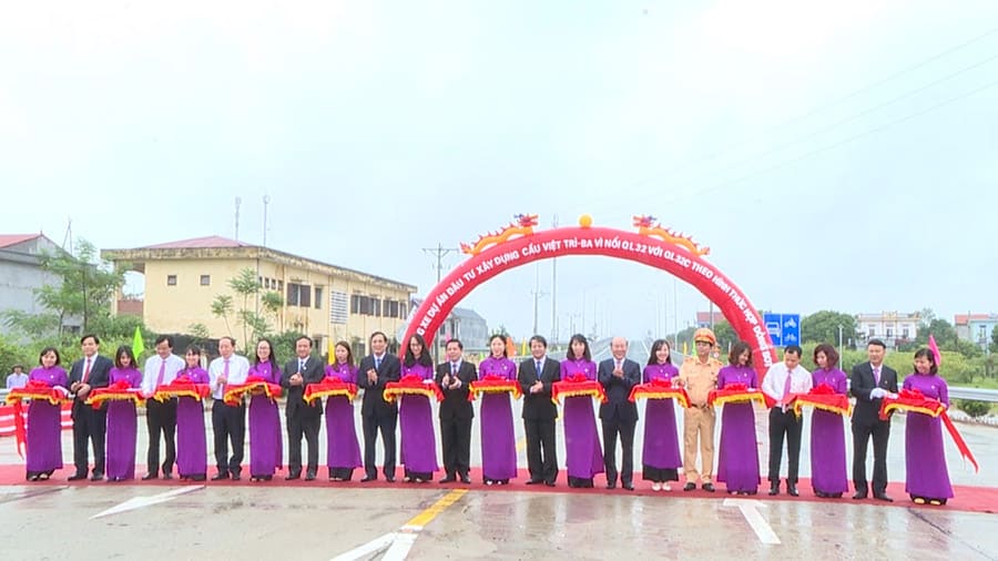 le-thong-xe-cau-viet-tri-ba-vi